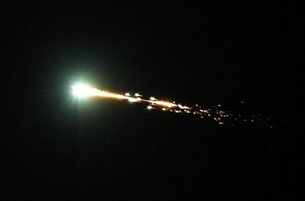 火流星划过北京夜空!陨石中有多少金子,该去捡吗?|星云|火流星|陨石_新浪新闻