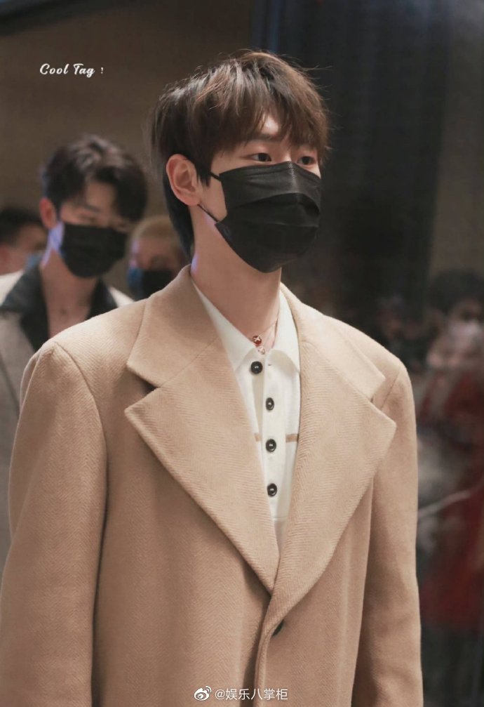 一些明星饭拍图:程潇 赖美云 刘宇 赞多 米卡 高卿尘 伯远……__财经