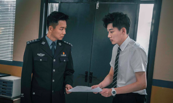 双面神探 开播 刘奕君父子上阵看点多 双男主强行卖腐引不适 双面神探 刘奕君 刘怡潼 新浪新闻 双面神探 开播 刘奕君父子上阵看点多 双男主强行卖腐引不适 双面神探 刘奕君 刘怡潼 新浪新闻