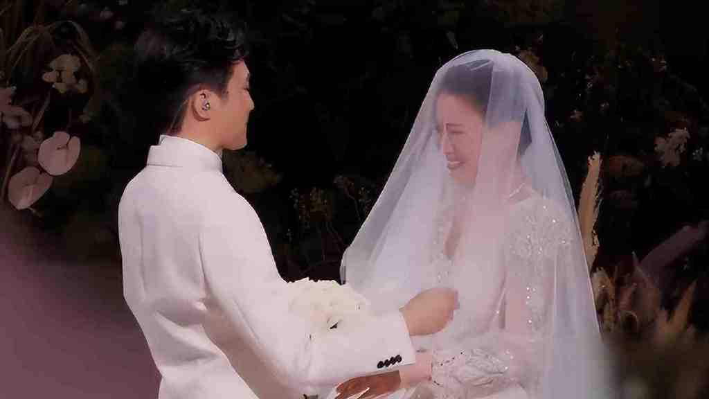 张智霖在《披荆斩棘》舞台上，告白袁咏仪，补办婚礼圆梦休闲区蓝鸢梦想 - Www.slyday.coM