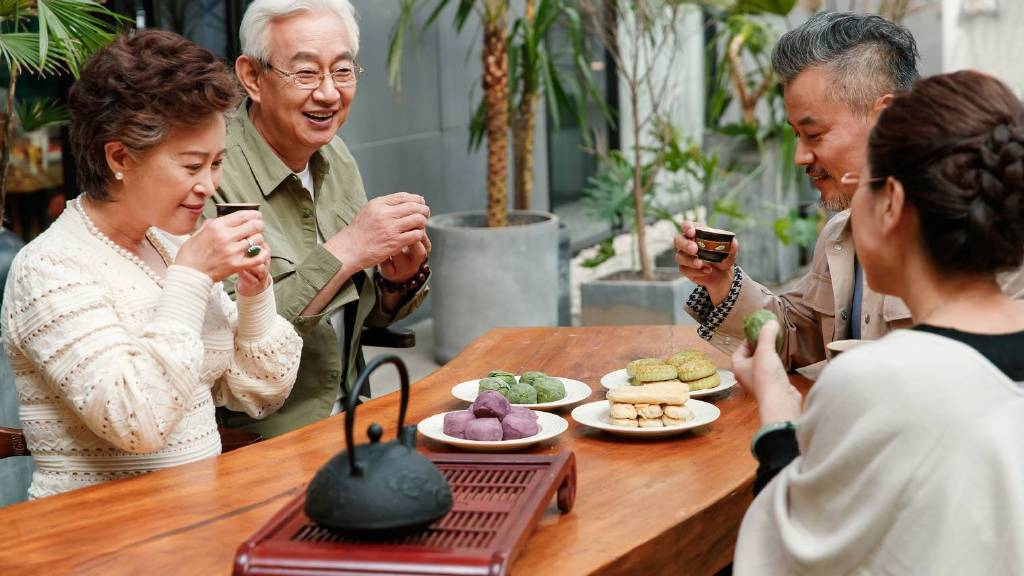 中老年相亲直播间出圈银发经济正在加速崛起