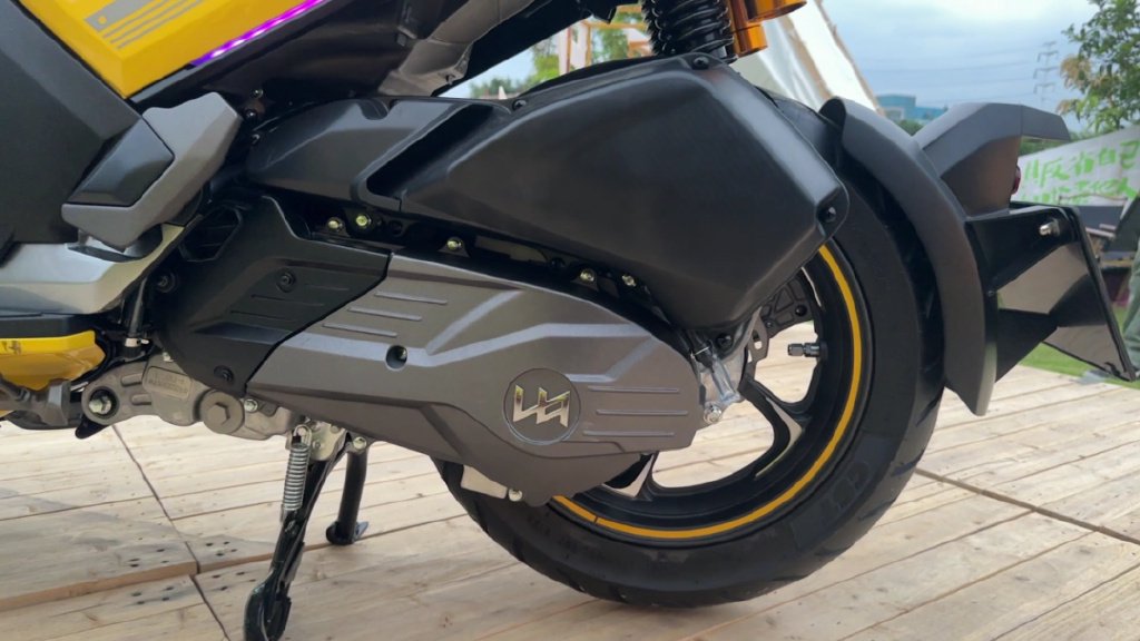 将会媲美本田pcx160,比闪电狗搭载的150水冷四气门发动机还要强,而且