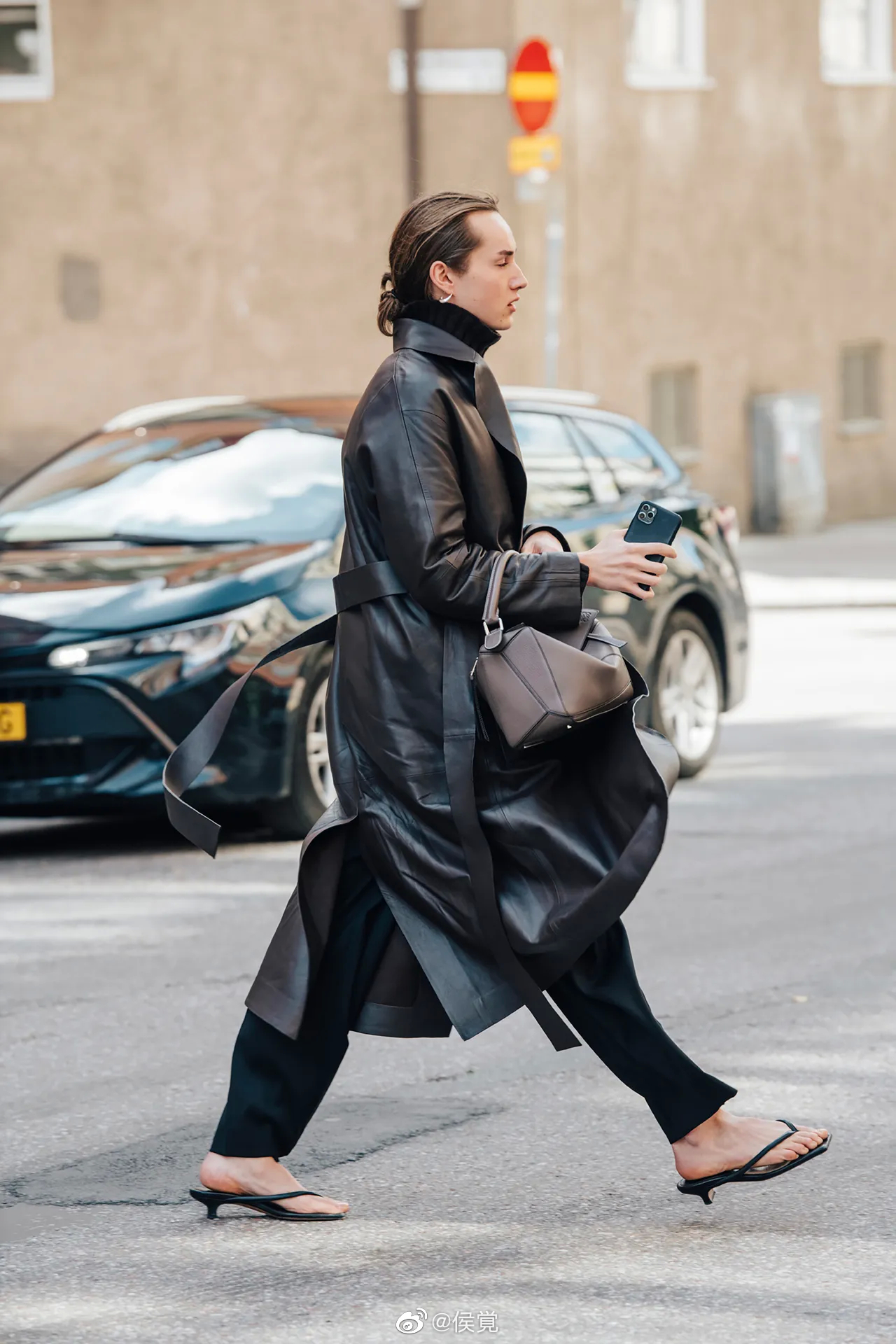 斯德哥尔摩时装周街拍,虽然极简主义仍然是瑞典首都的主流……__财经