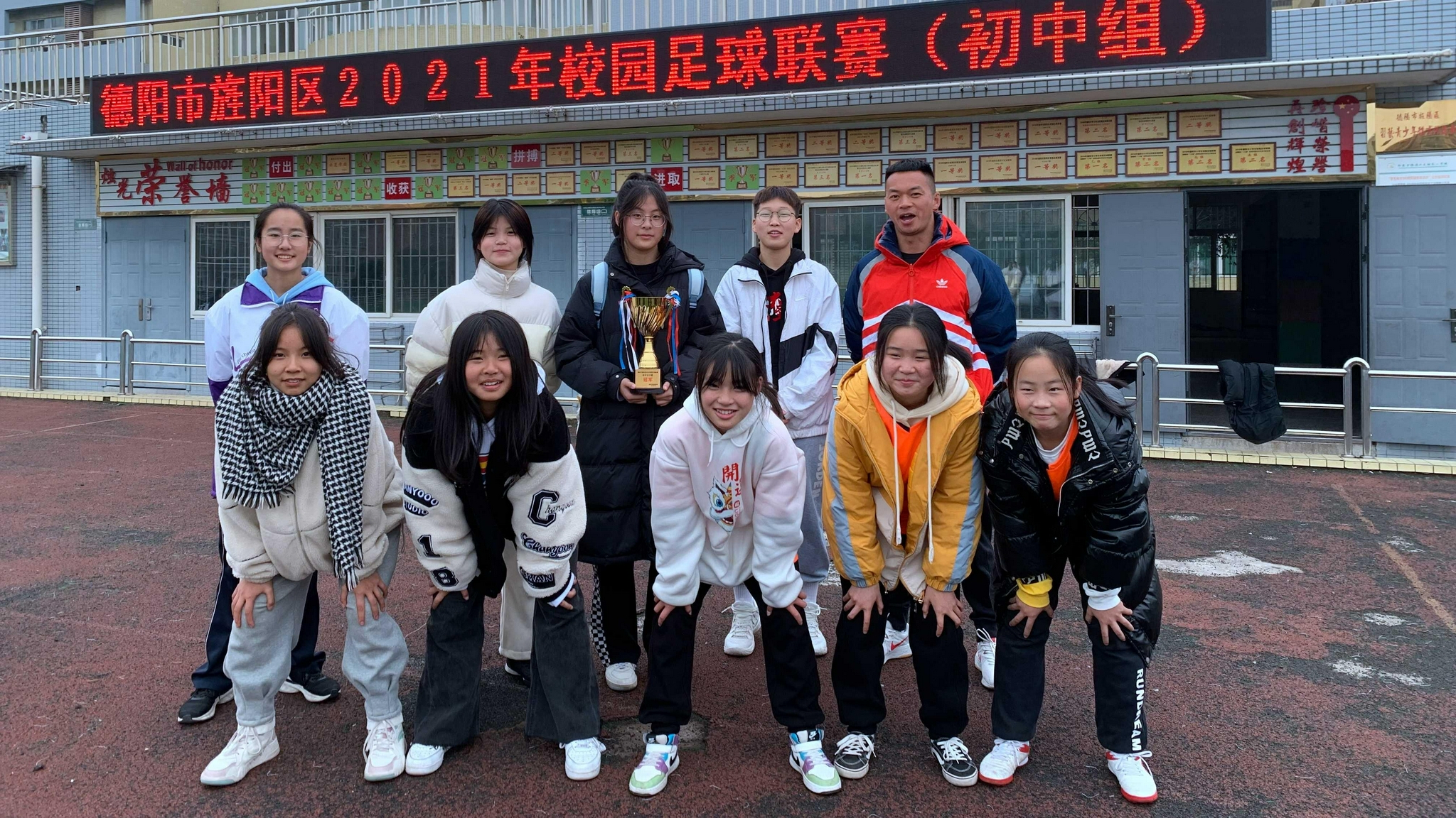 厉害了德阳七中女足获得旌阳区校园足球联赛冠军