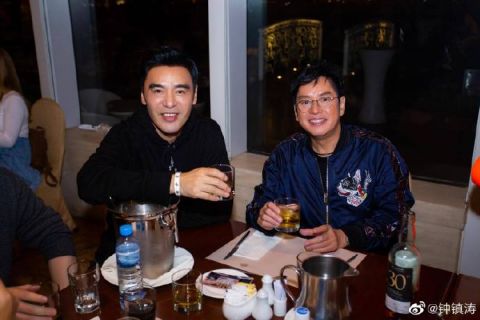 钟镇涛为谭咏麟庆生:笑口常开,好歌常唱
