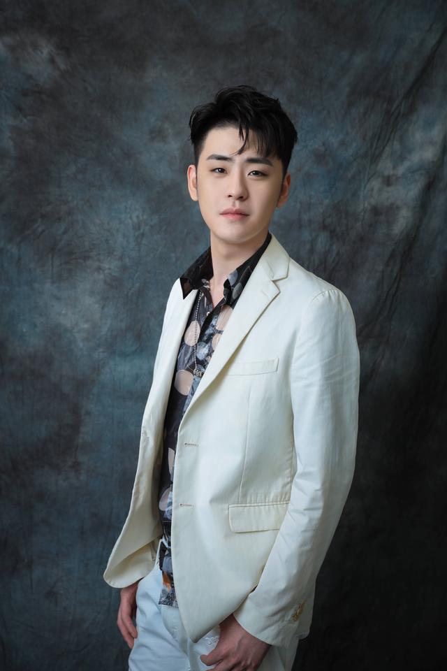 张云雷官宣新代言,选图翻车,粉丝:已经在骂了