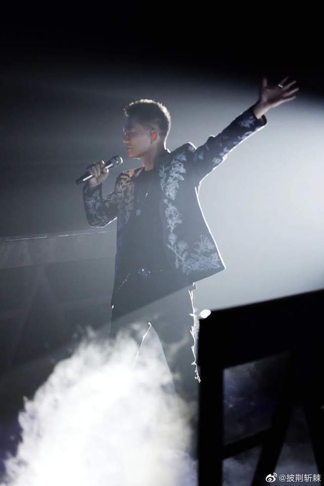 芒果头条丨你永远可以相信小齐哥休闲区蓝鸢梦想 - Www.slyday.coM