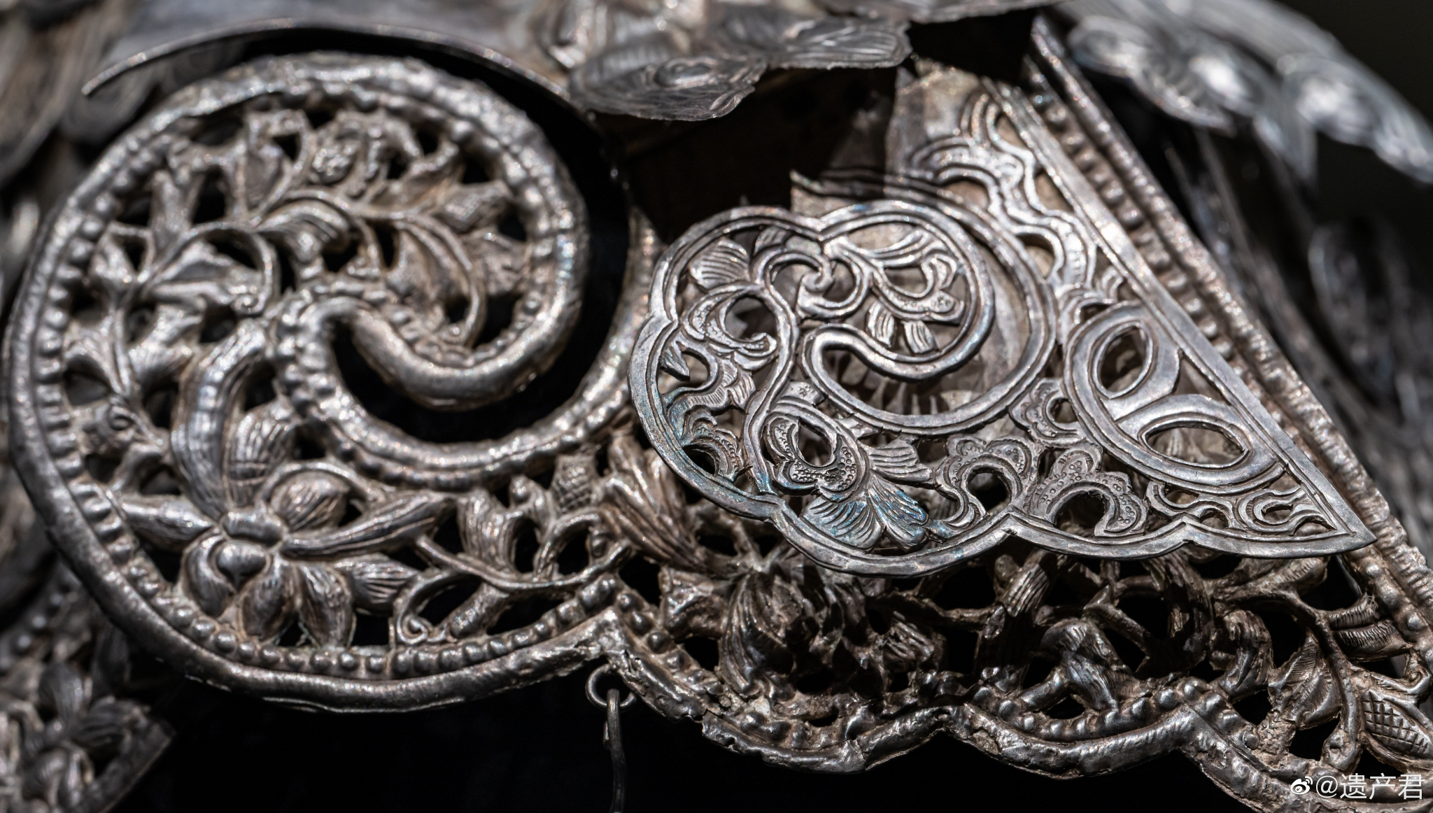 云南省博物馆藏清代壮族银披肩