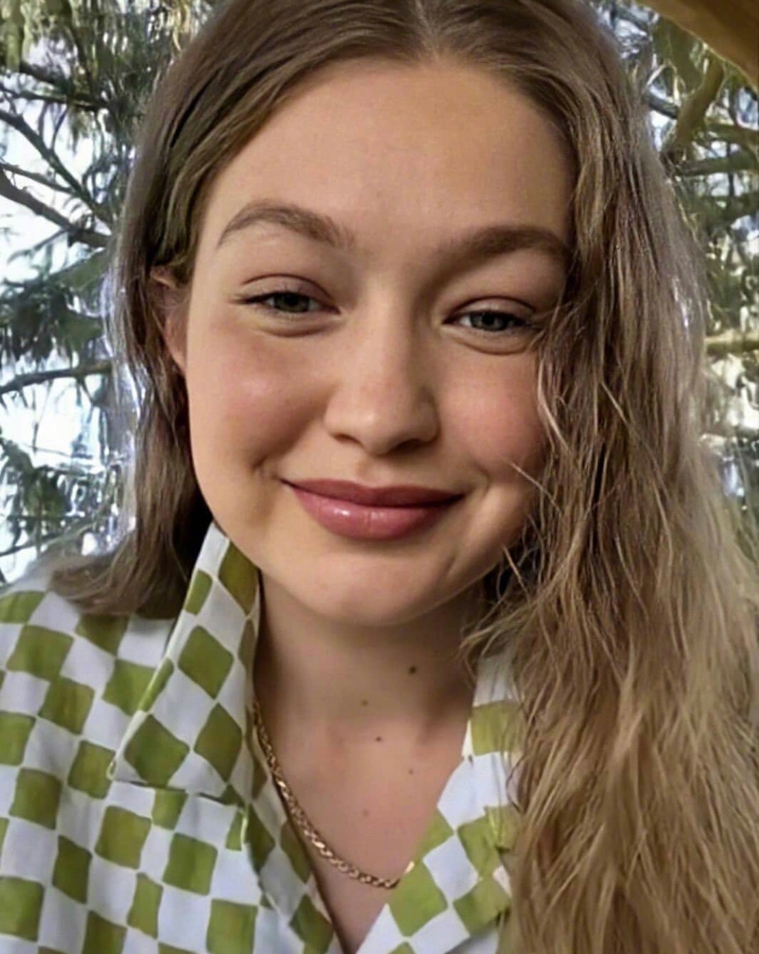 当地时间7月15日, 身怀女儿的gigi hadid在instagram 上直播