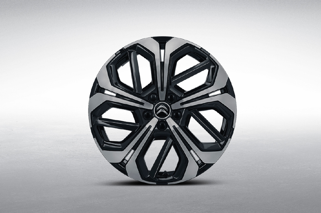 专属配色19寸大轮毂凡尔赛c5x上新燃油旅行车也有性价比