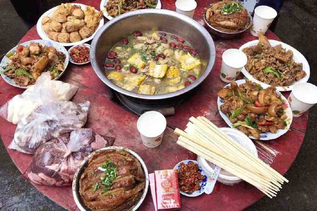 东北农村酒席真霸气铁铲炒菜你见过吗网友表示真的羡慕