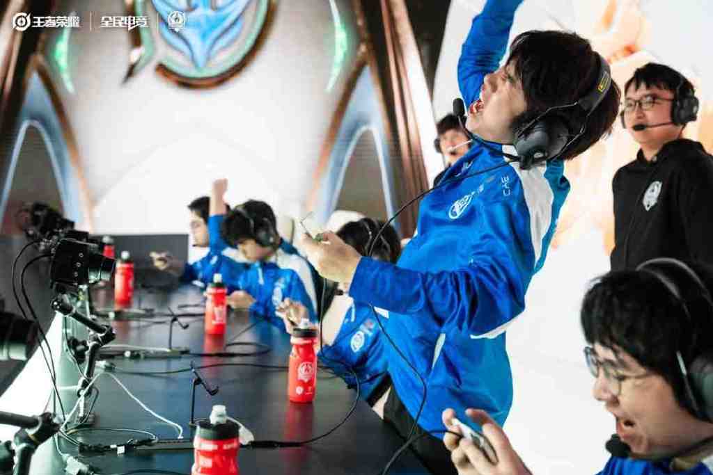 左眼休闲区蓝鸢梦想 - Www.slyday.coM