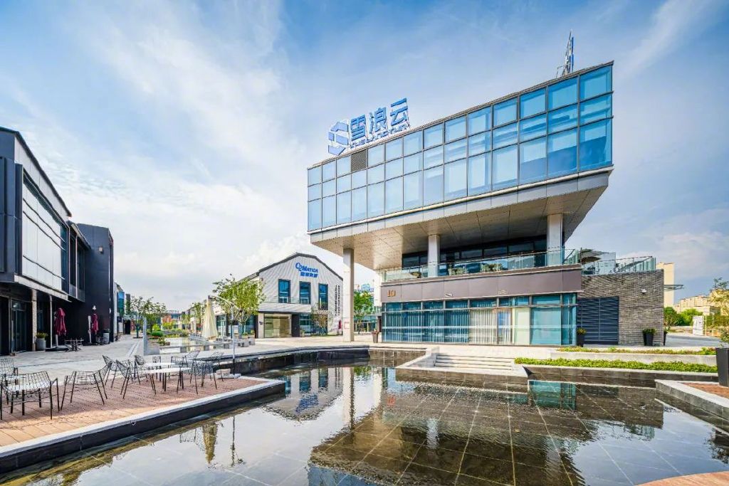 雪浪小镇核心区已入驻企业52家,其中科技型企业占据半壁江山.