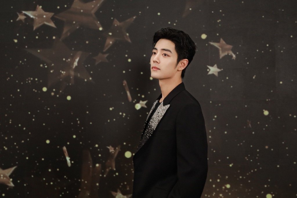 哇是黑色西装的肖战今天好帅