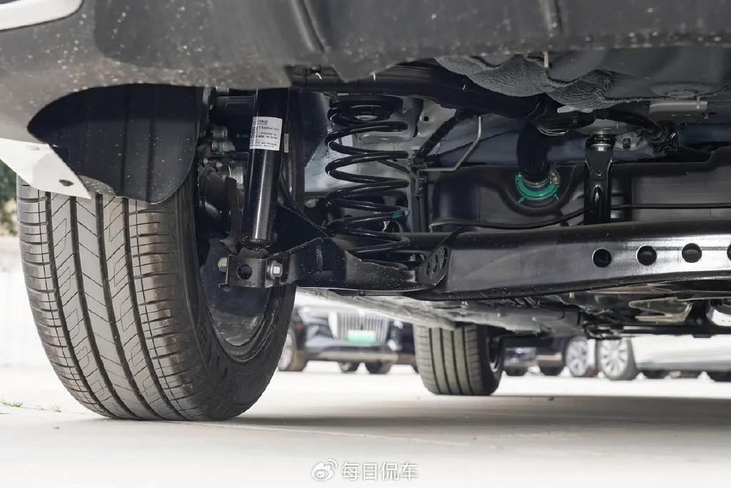 外形年轻内饰新潮新动力更平顺荣威i52023款试驾测评