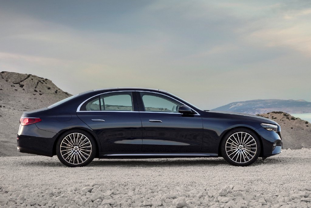 奔驰全新e级亮相2023慕尼黑国际车展