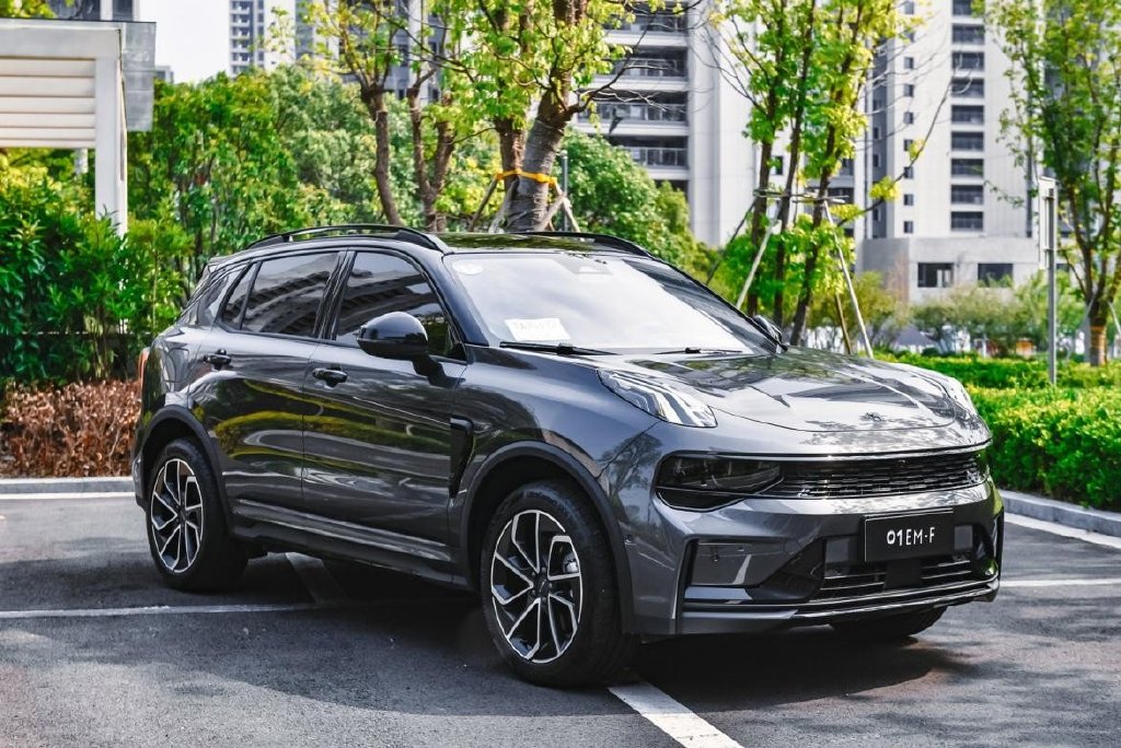 潮流年轻人买的第一台混动suv试驾领克01emf