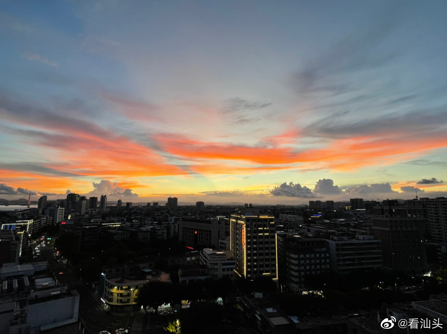 今天傍晚的汕头,夕阳晚照,彩霞满天__财经头条