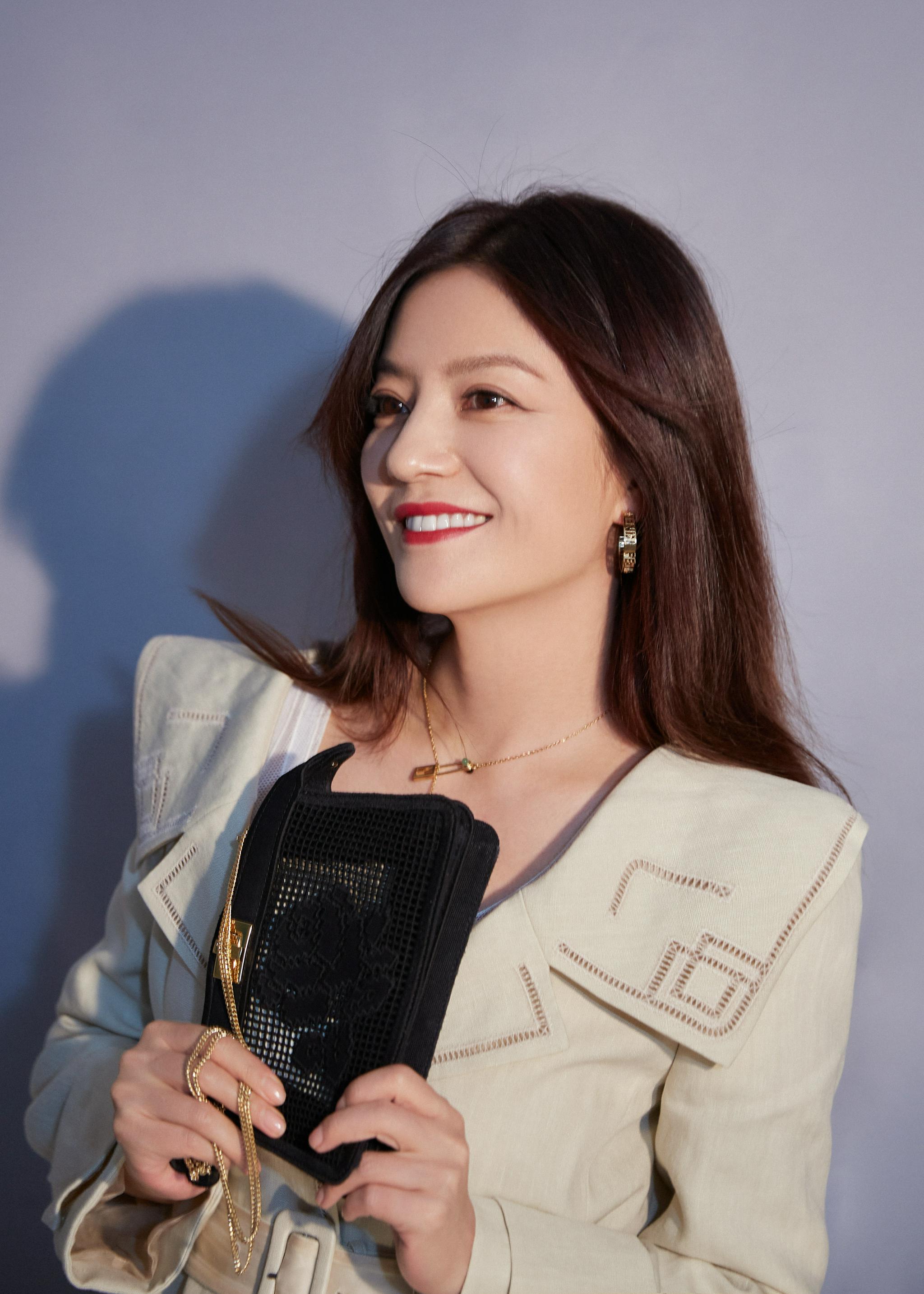 直播开始了,都在看了吗 听@赵薇 畅谈保定映象__财经头条