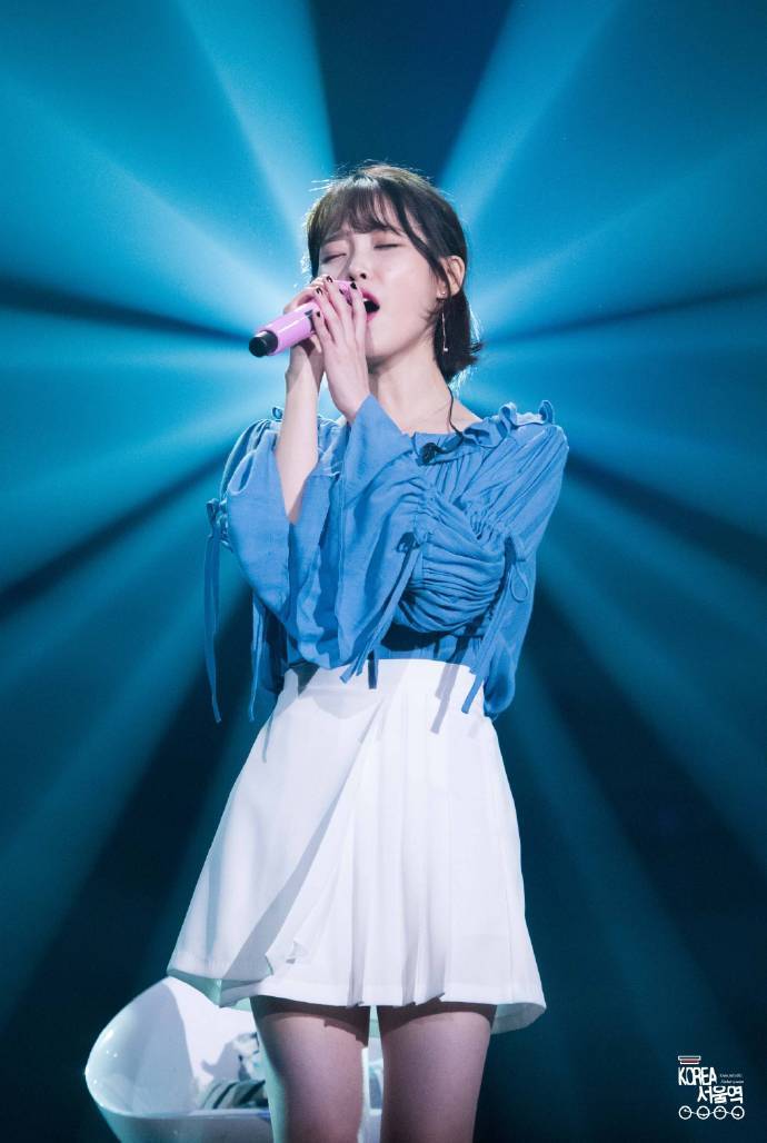 iu李知恩演唱会现场照