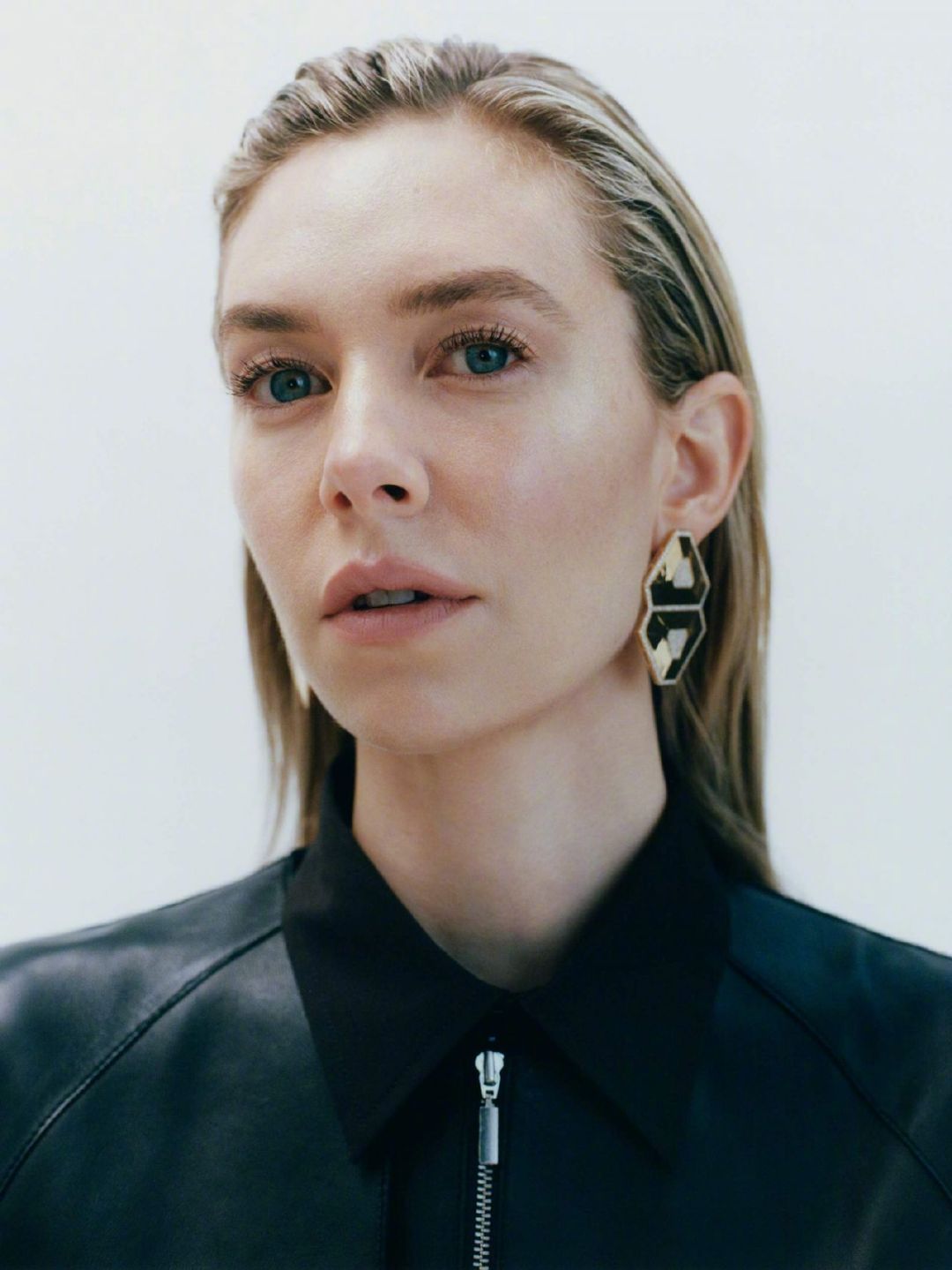 白寡妇凡妮莎·柯比vanessa kirby 为net-a-porter……_高清图集_新浪