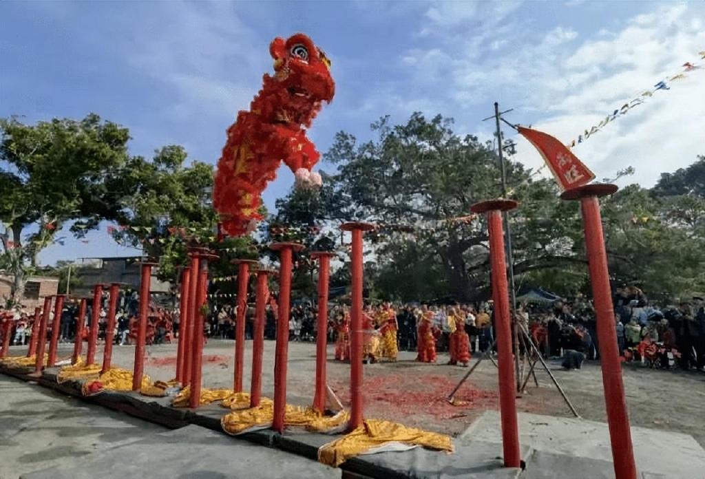 牛!国家级媒体和安徽卫视地方官媒都专题报道春节期间藤县狮舞!