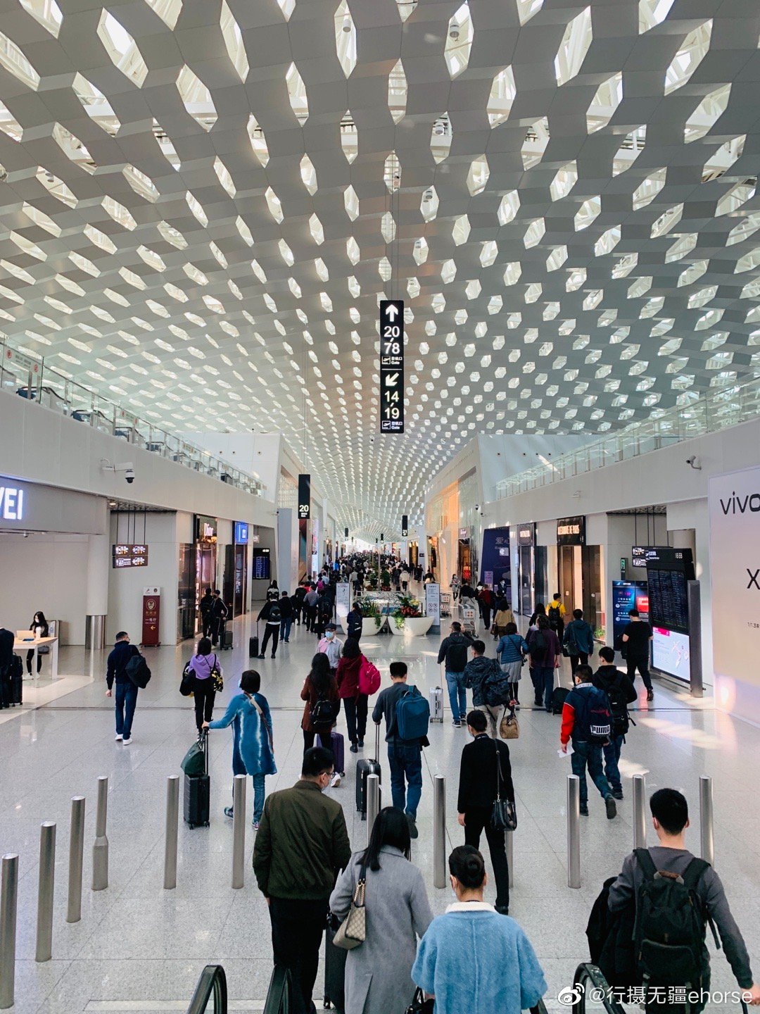 深圳机场的设计很有艺术感,多年来地位一直很稳固!作为深航的主场