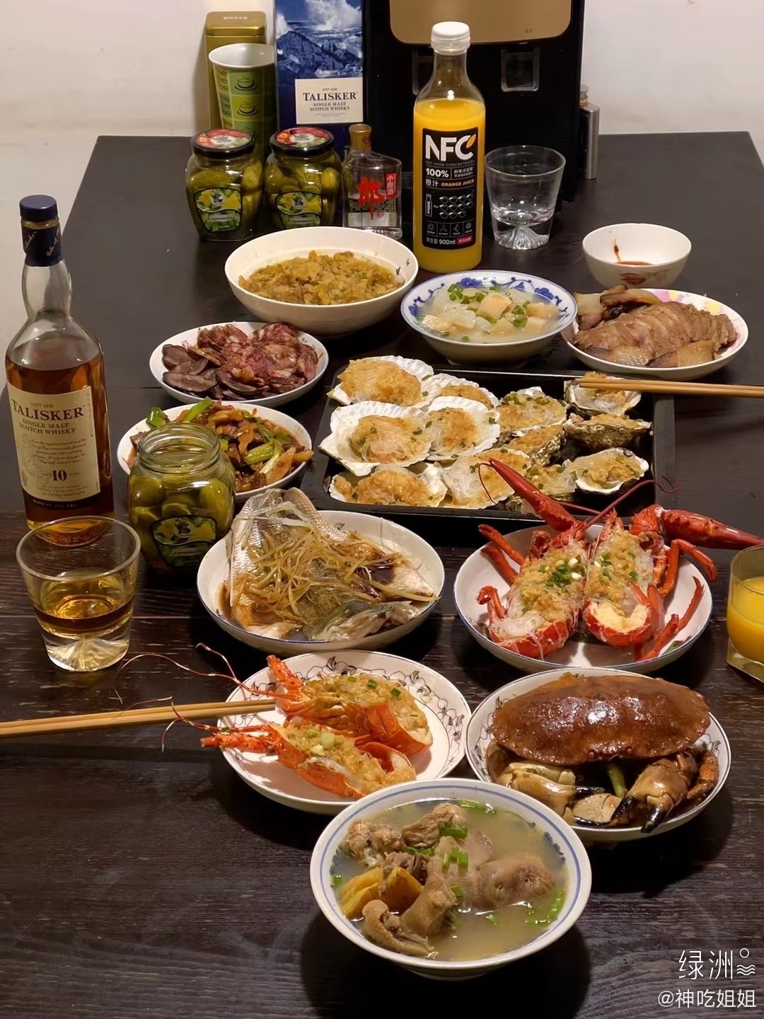 在超市买了点海鲜,和家人做了这一桌菜……_高清图集_新浪网