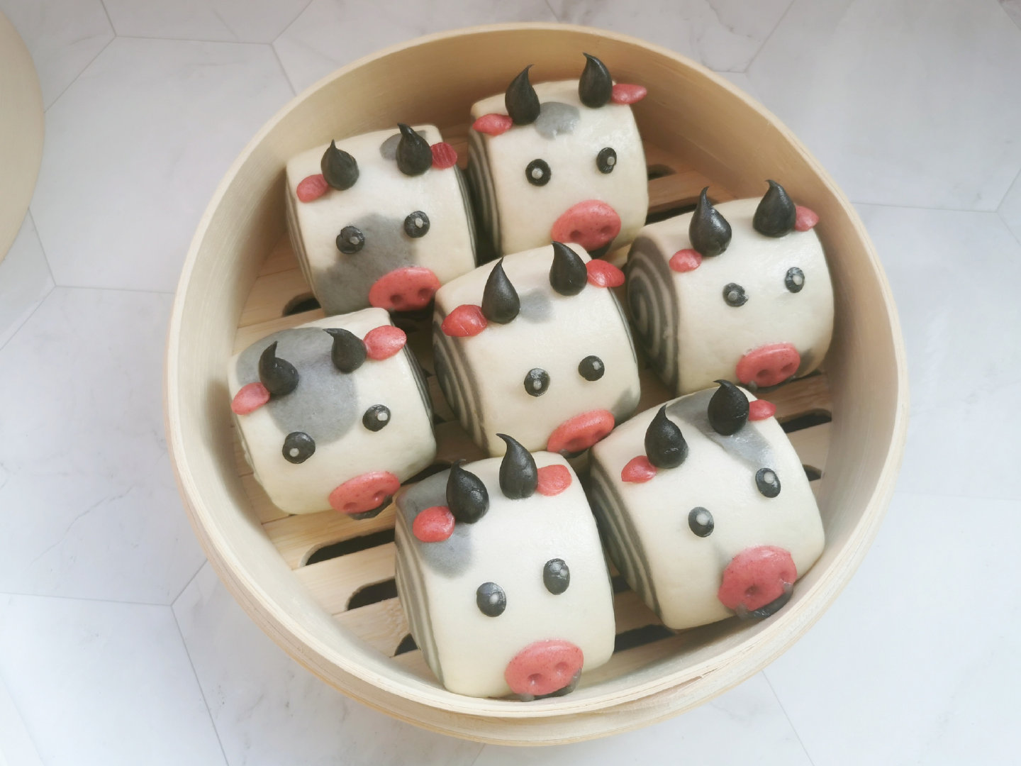 【卡通牛造型馒头】