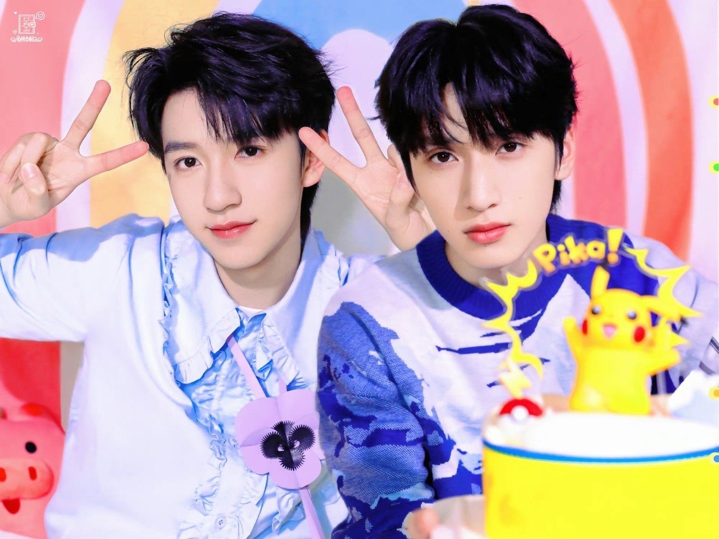 贺峻霖发文为严浩翔庆生,两个18的成年人未来一起大步往前走吧!