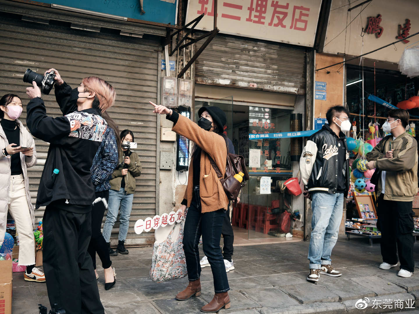 体验骑楼街百年风华 东莞媒体大V团感受老石龙·新魅力|石龙|骑楼|美食_新浪新闻