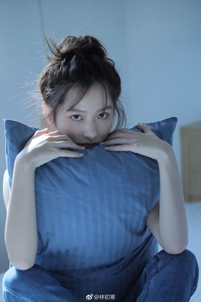 奶白色的皮肤 _@十万个蛋清 @林初寒_高清图集_新浪网