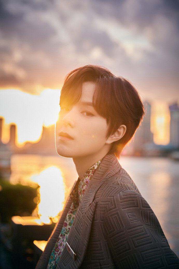 sunnee杨芸晴新专辑秘me预告海报来了~_高清图集_新浪网