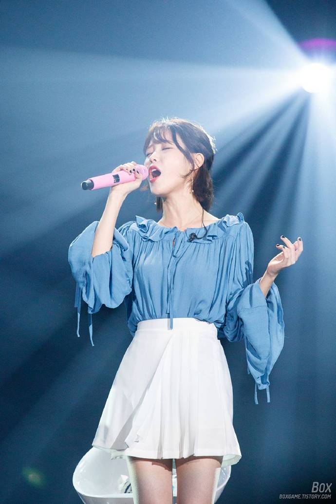 iu李知恩演唱会现场照