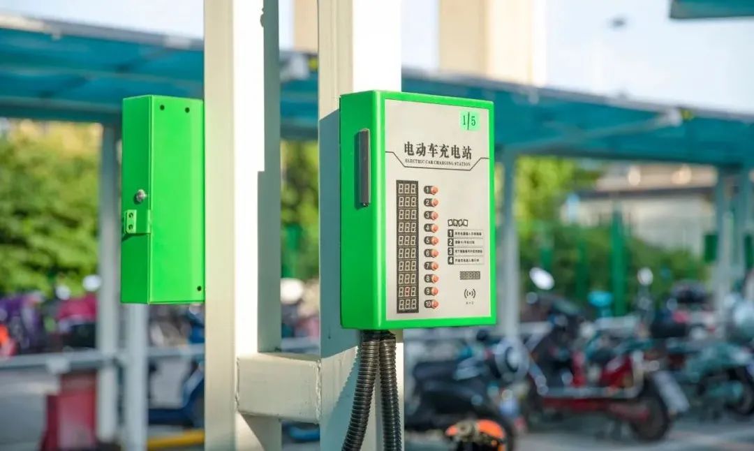 造成5人死亡,而火灾原因是车主将电动自行车电池私自带回家充电导致