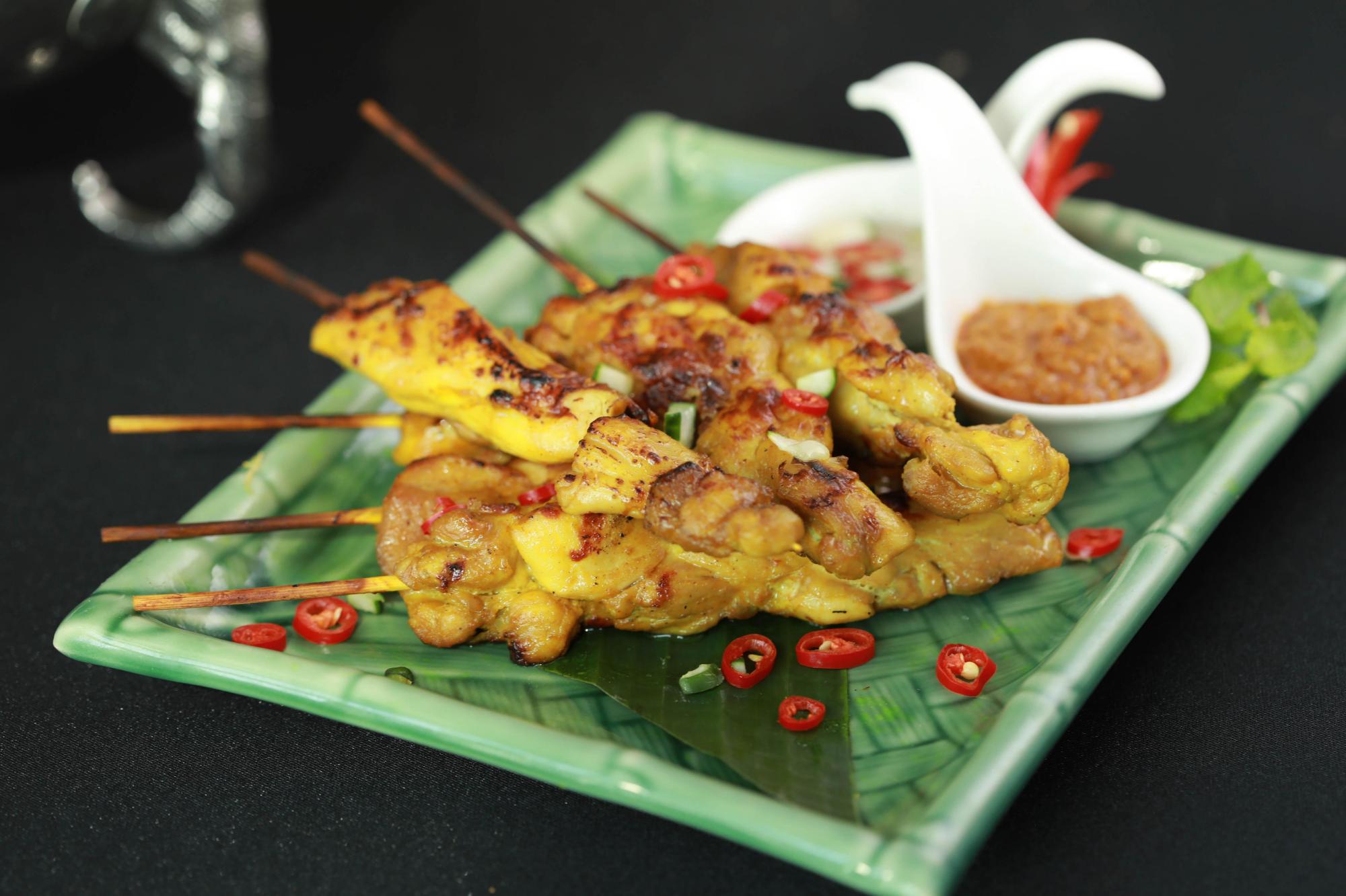 如果曾到访泰国的旅人,常能见到当地街头卖烤肉串的