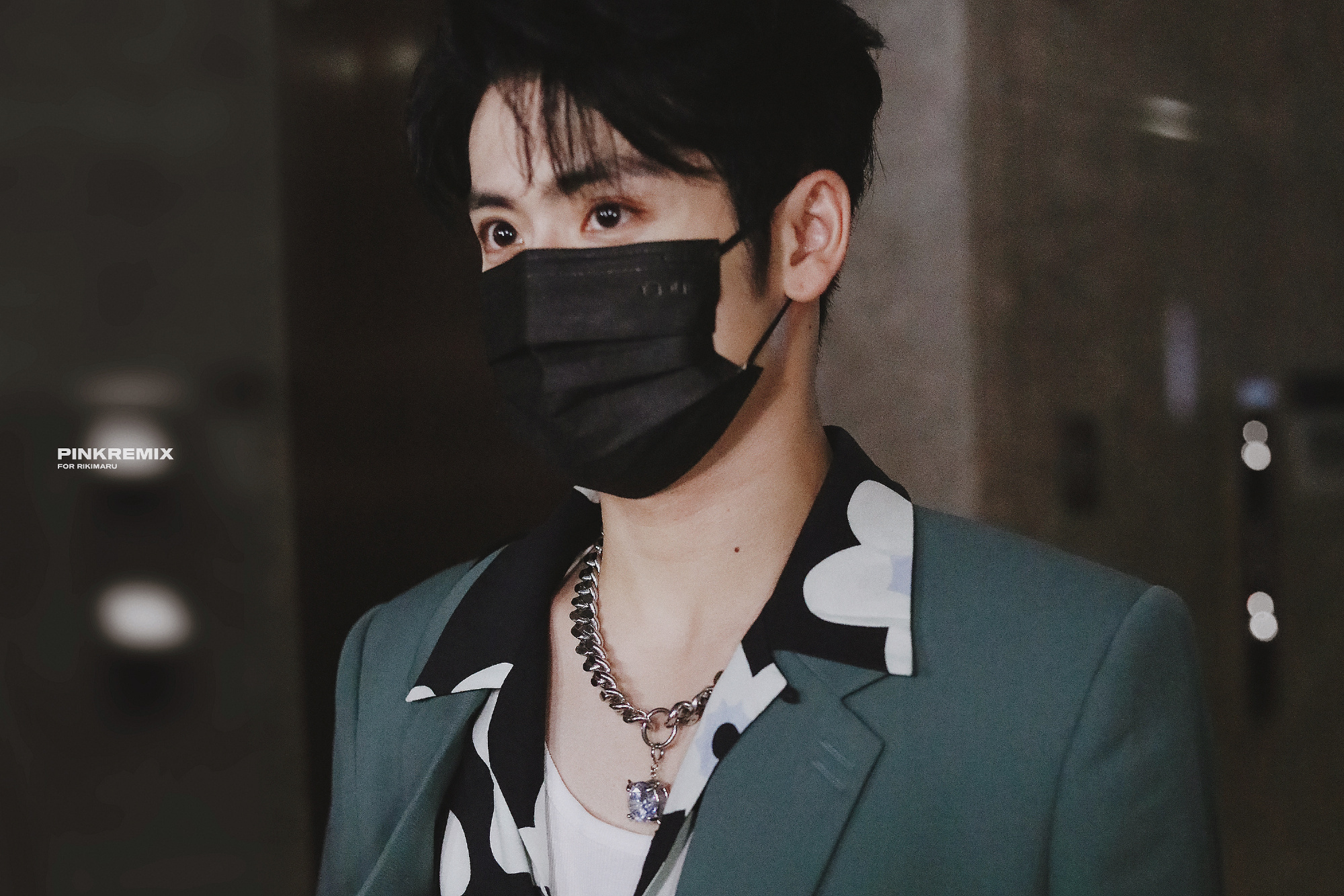 力丸今日份上班饭拍 找图过程中边找边感叹也太帅了吧!