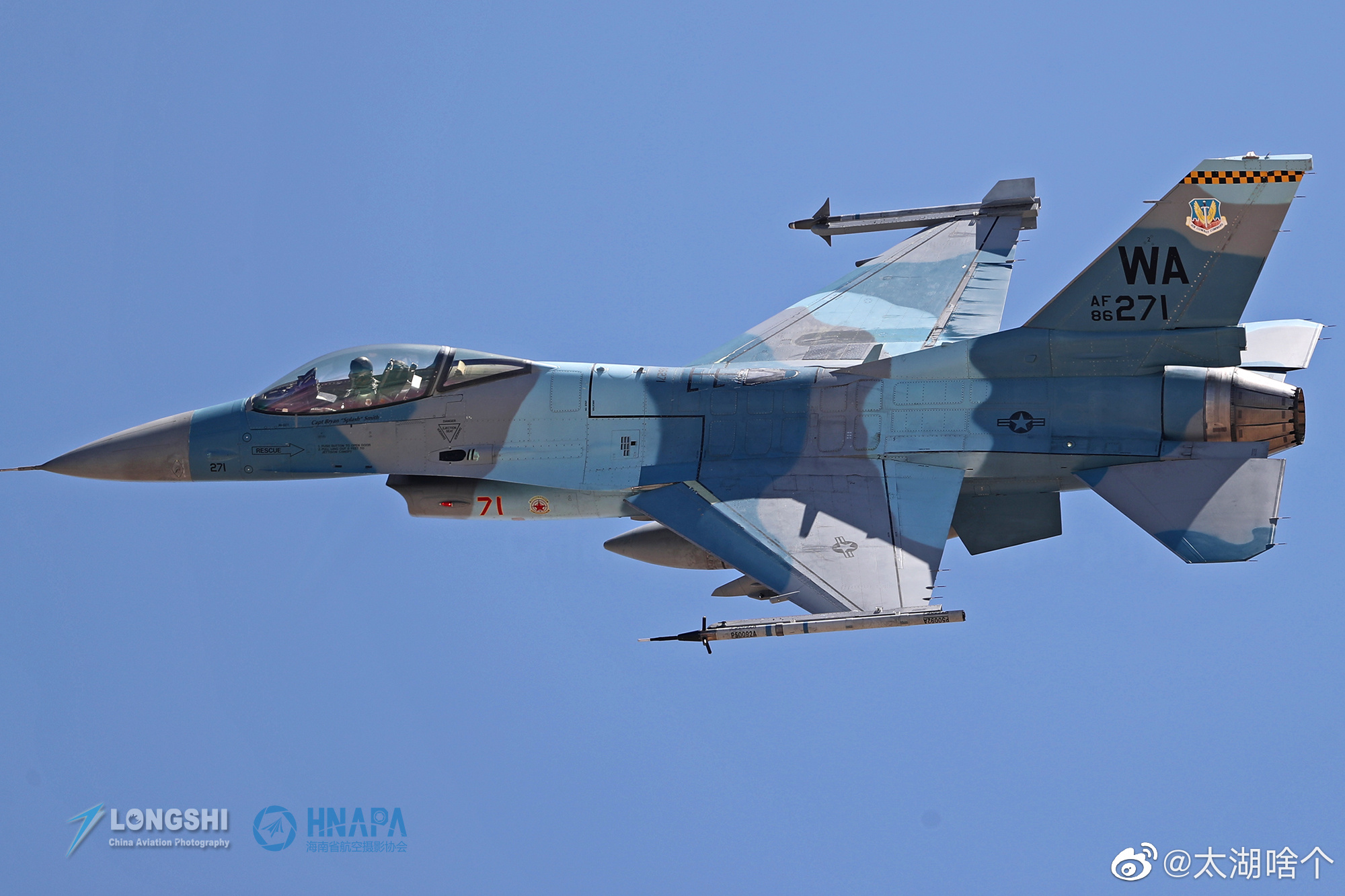 美国空军的 f-16c/d 战斗机拥有涂装"花花绿绿"的……__财经头条