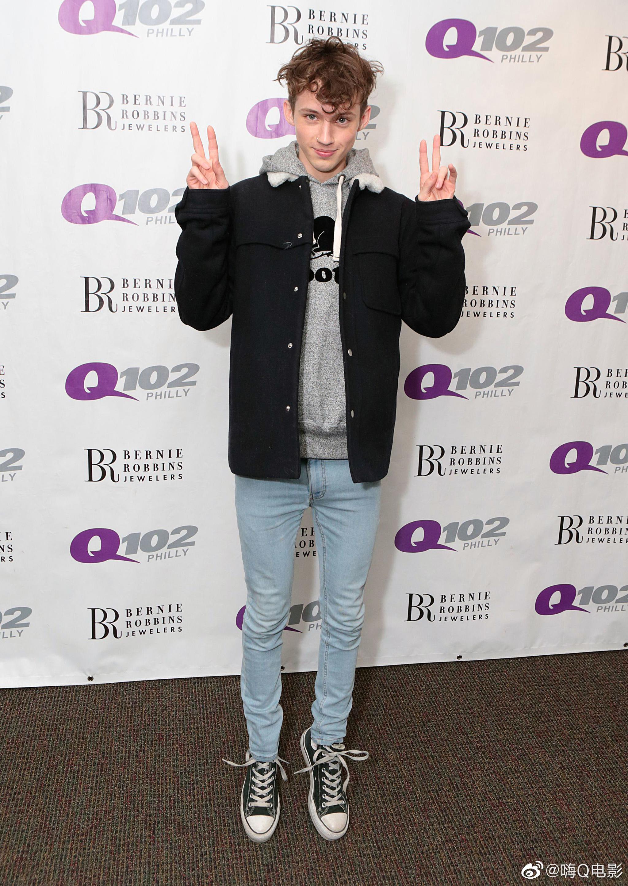 visits radio station q102, bala cynwyd, philadelphia, america