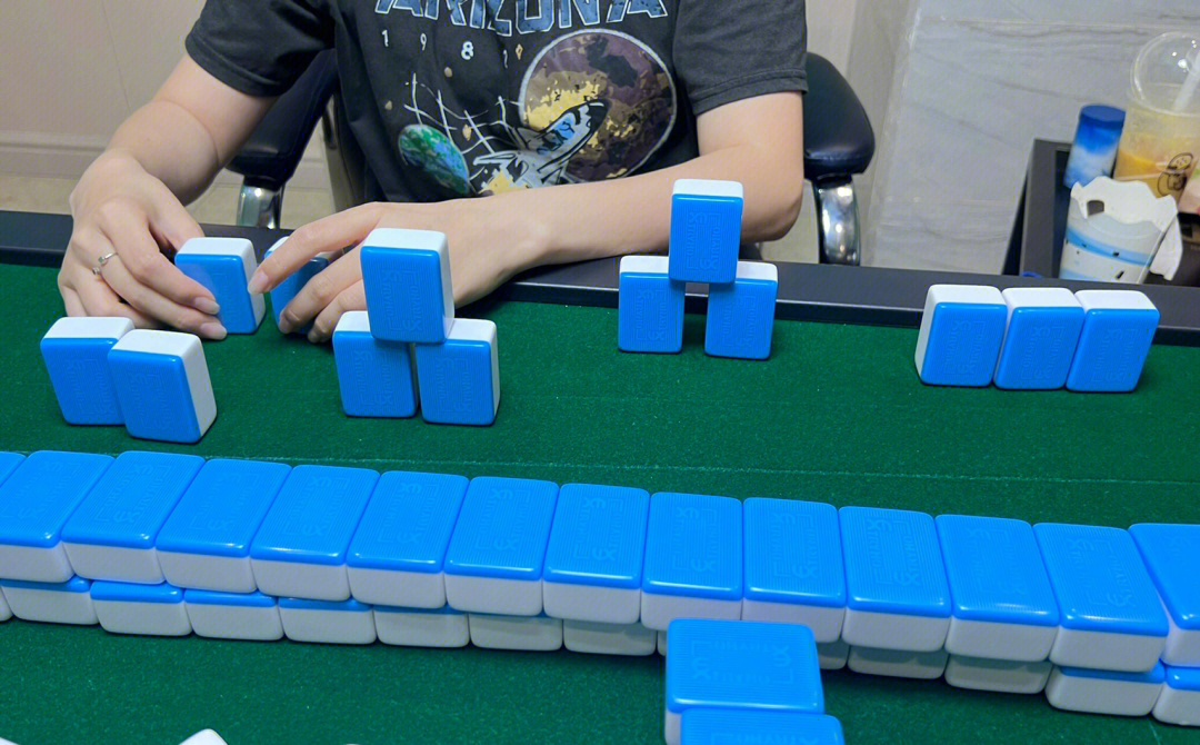 看新手打麻将,有种看麻将被军训的感觉_高清图集_新浪网