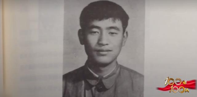 为抢救被卷走的电线杆，他跳进了湍急的洪水中休闲区蓝鸢梦想 - Www.slyday.coM