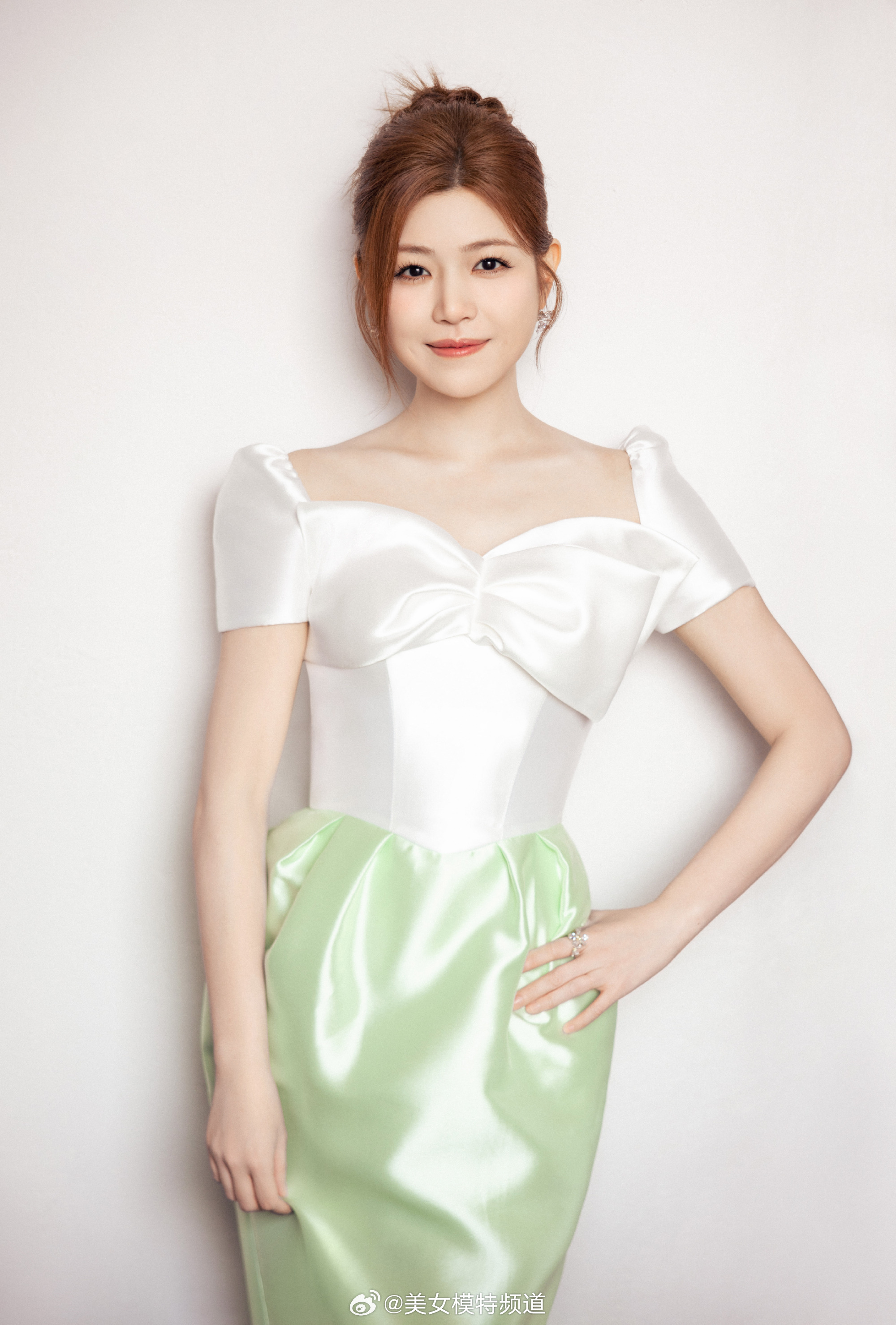 陈妍希温婉古风穿搭