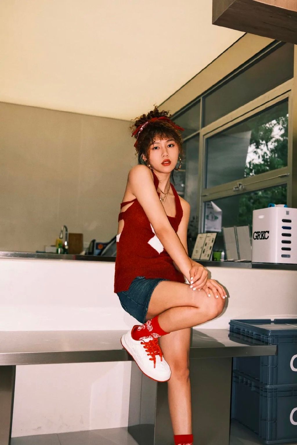 我也不想被钓诶,可是谁能拒绝穿镂空上衣的美式复古辣妹呢?休闲区蓝鸢梦想 - Www.slyday.coM 我也不想被钓诶,可是谁能拒绝穿镂空上衣的美式复古辣妹呢?休闲区蓝鸢梦想 - Www.slyday.coM