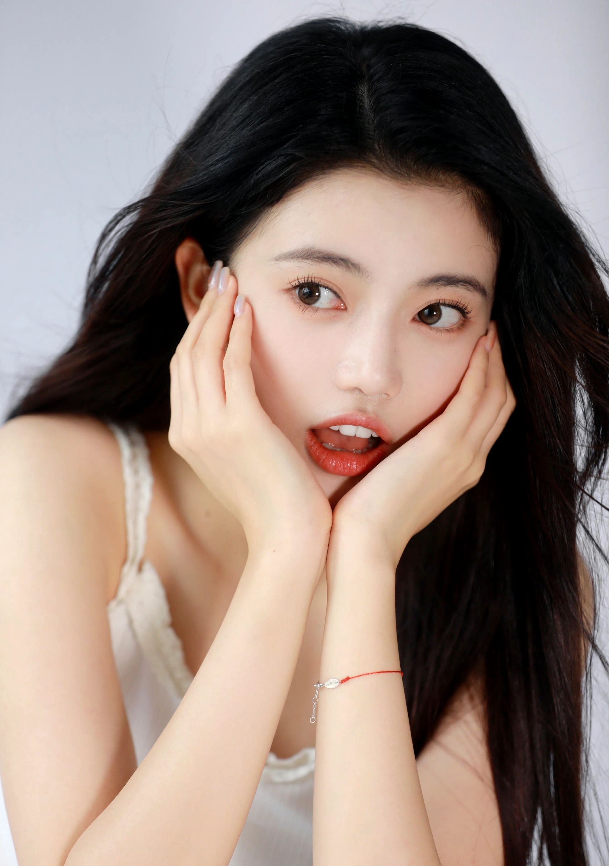 00🌸孙珍妮，丝芭 大眼甜妹__财经头条