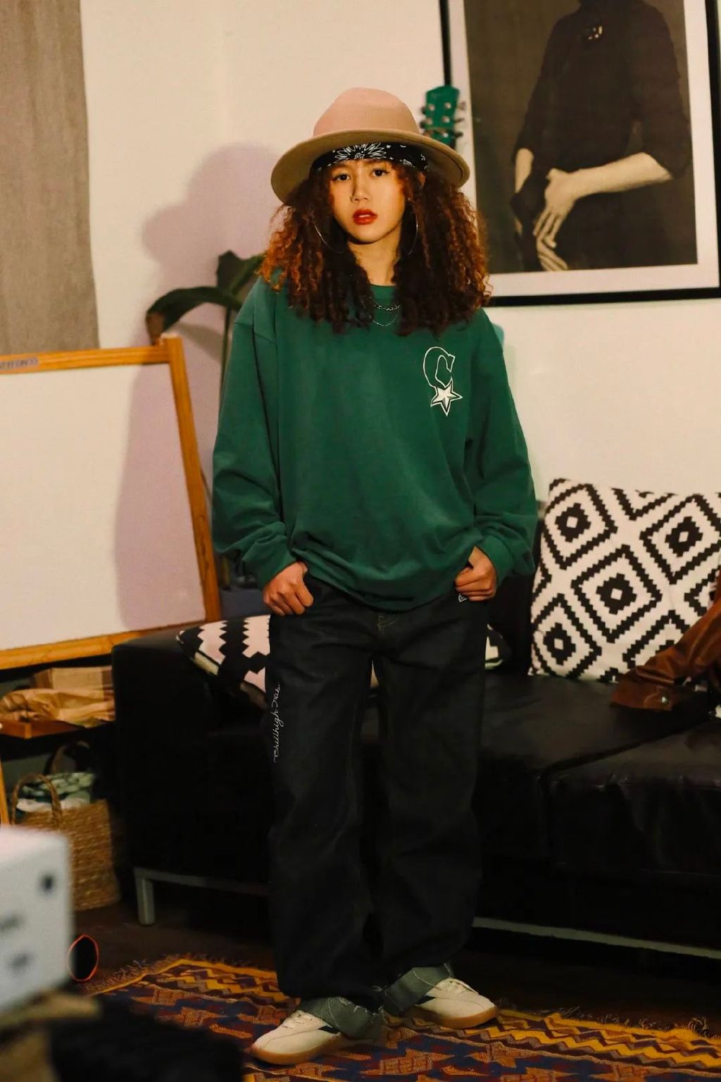 我也不想被钓诶,可是谁能拒绝穿镂空上衣的美式复古辣妹呢?休闲区蓝鸢梦想 - Www.slyday.coM 我也不想被钓诶,可是谁能拒绝穿镂空上衣的美式复古辣妹呢?休闲区蓝鸢梦想 - Www.slyday.coM