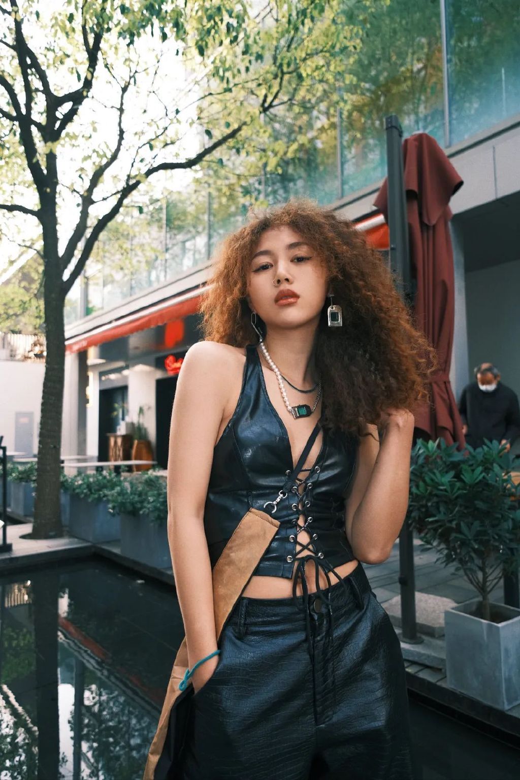 我也不想被钓诶,可是谁能拒绝穿镂空上衣的美式复古辣妹呢?休闲区蓝鸢梦想 - Www.slyday.coM 我也不想被钓诶,可是谁能拒绝穿镂空上衣的美式复古辣妹呢?休闲区蓝鸢梦想 - Www.slyday.coM