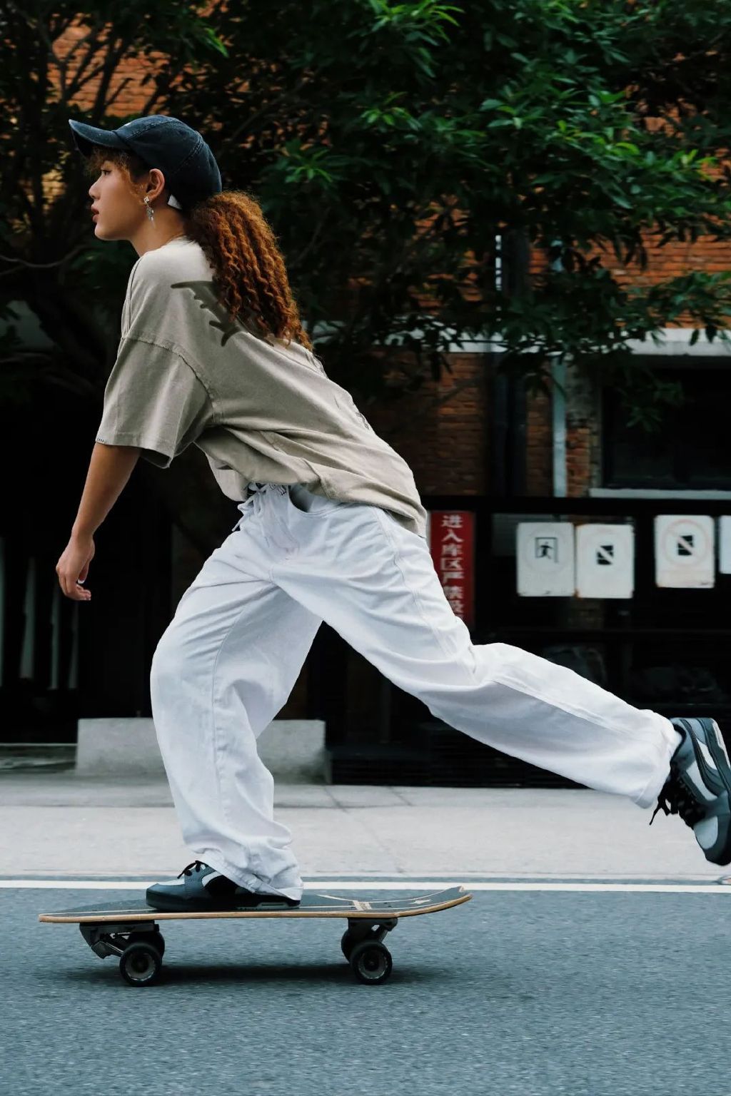 我也不想被钓诶,可是谁能拒绝穿镂空上衣的美式复古辣妹呢?休闲区蓝鸢梦想 - Www.slyday.coM 我也不想被钓诶,可是谁能拒绝穿镂空上衣的美式复古辣妹呢?休闲区蓝鸢梦想 - Www.slyday.coM