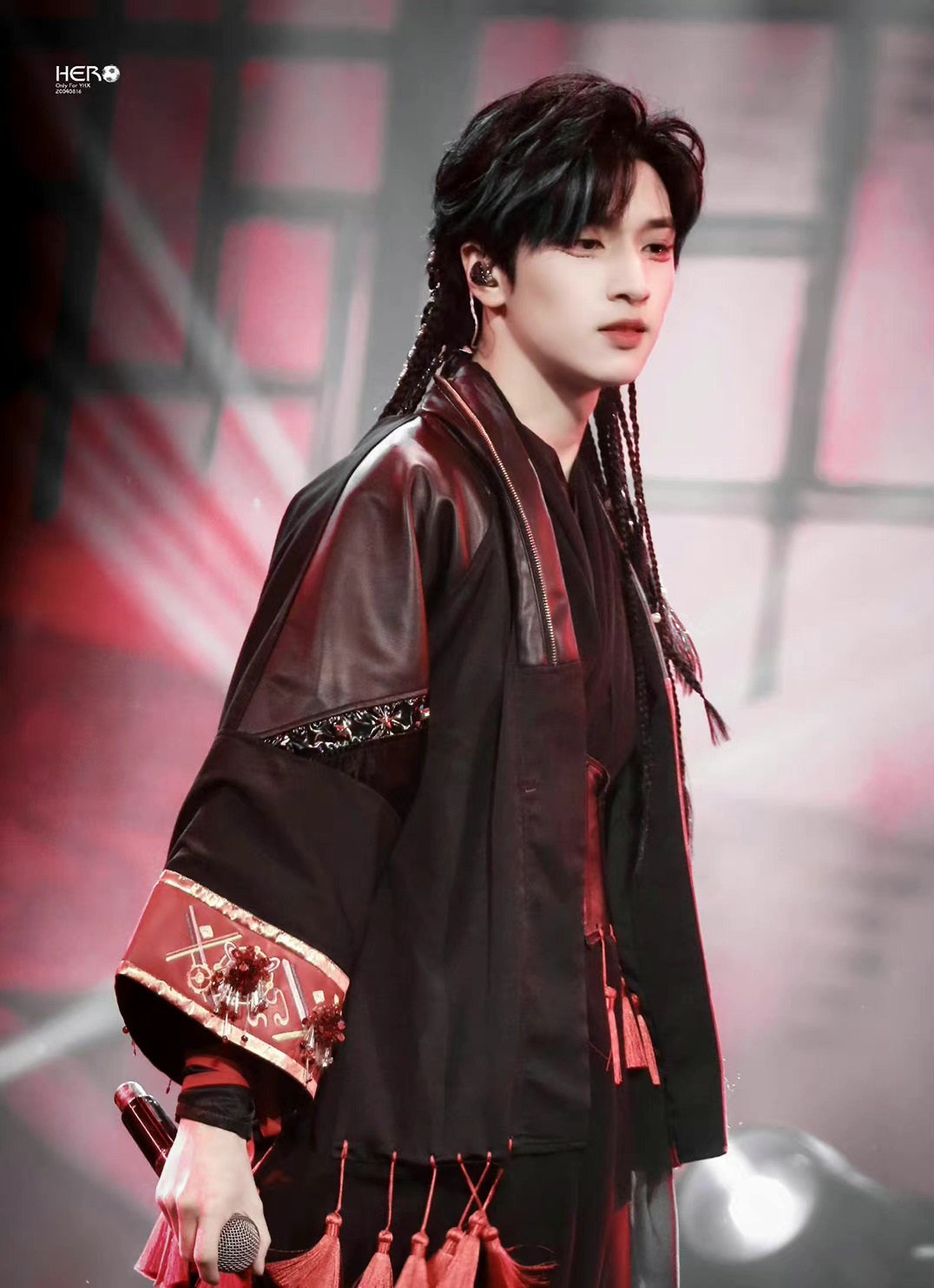 来几张我们古装大帅哥严浩翔正常的古装造型