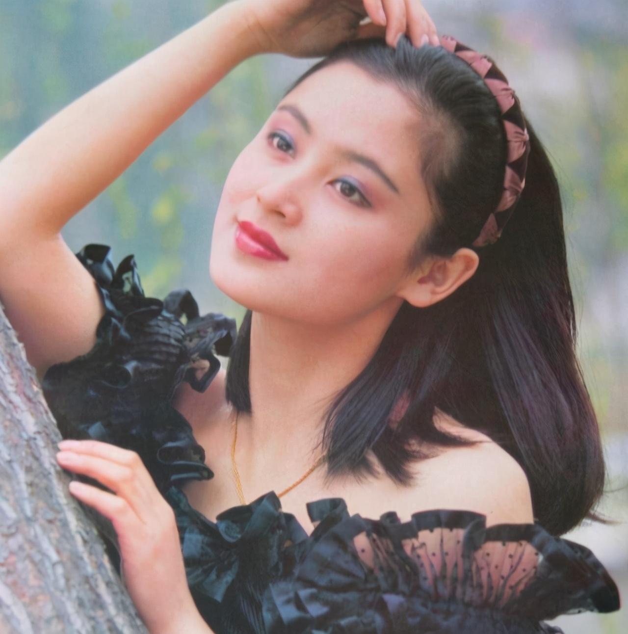 正文  因此网上关于陈红年轻时的照片太多了,每一张都是好看之极