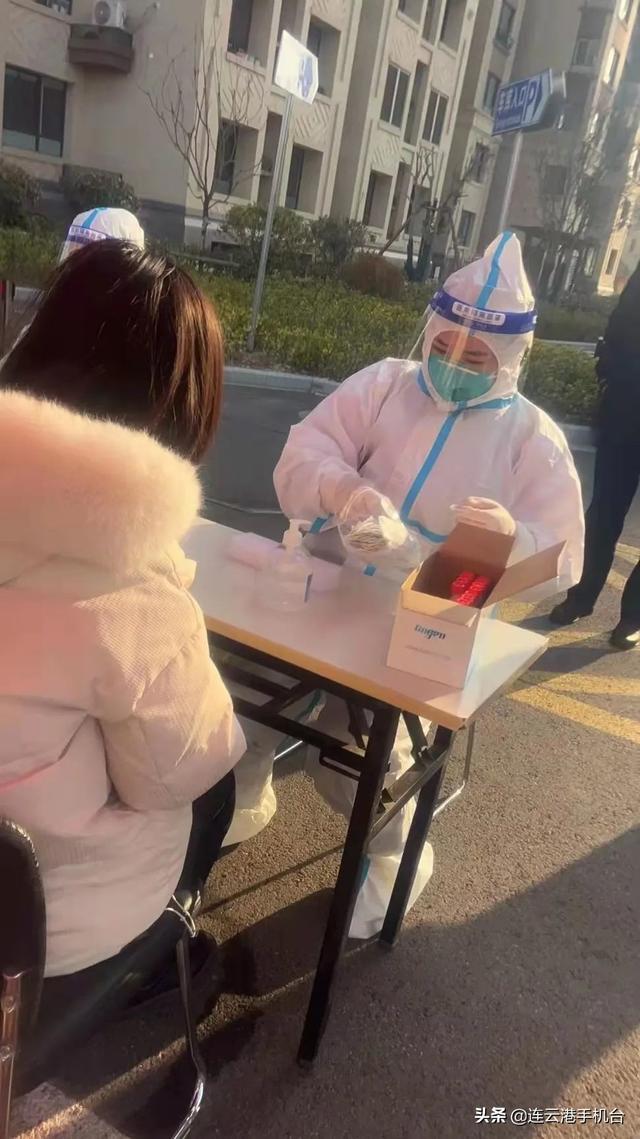 港城抗疫，白玉兰志愿服务队在行动休闲区蓝鸢梦想 - Www.slyday.coM